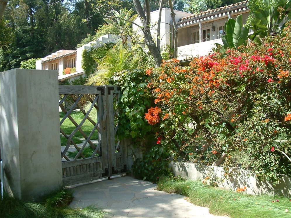 Lovely Diamond Patterned Gate